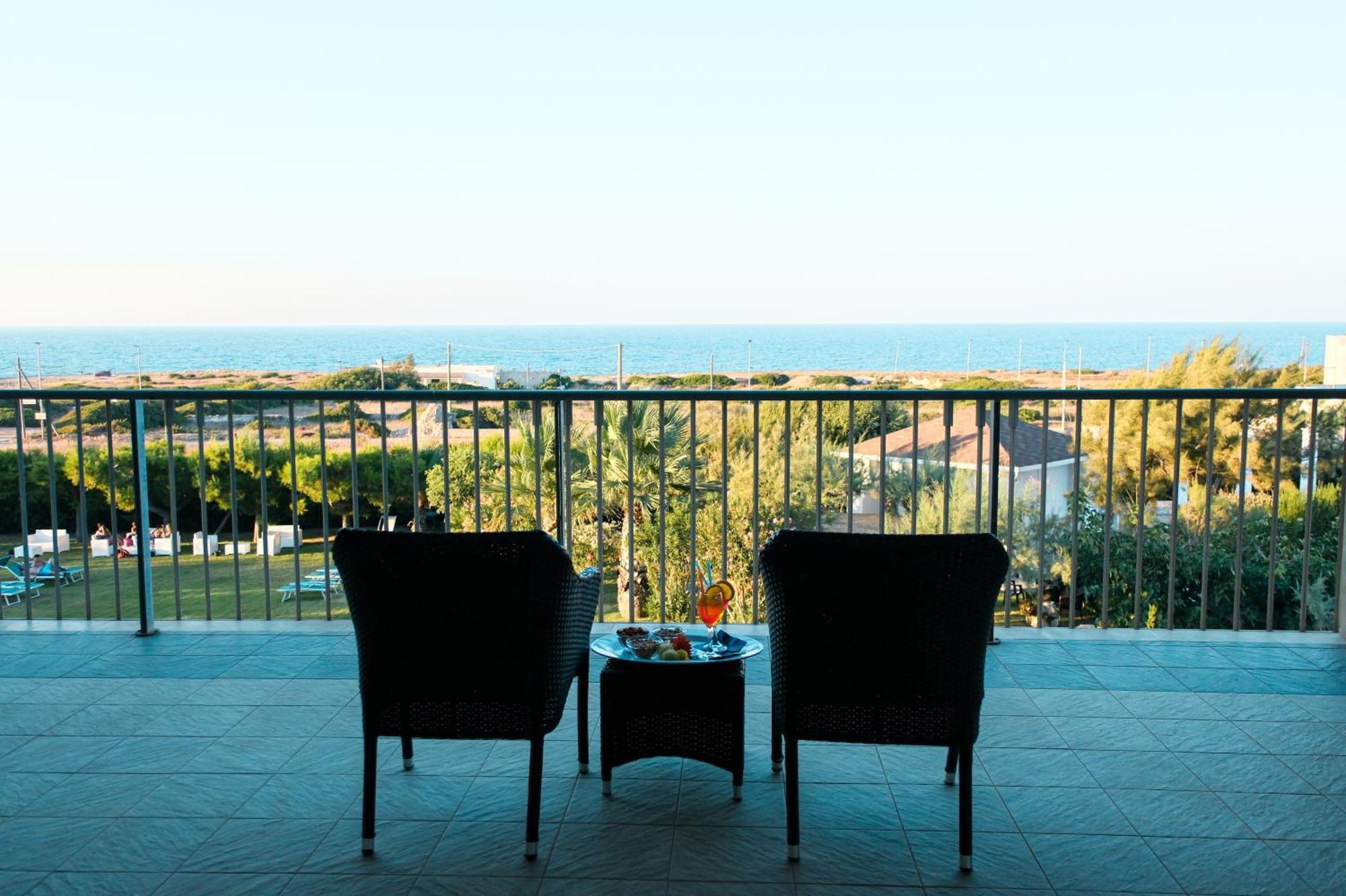 Hotel Scoglio Degli Achei Torre Santa Sabina Extérieur photo